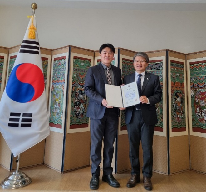 Conferment of the Minister of Foreign Affairs Commendation